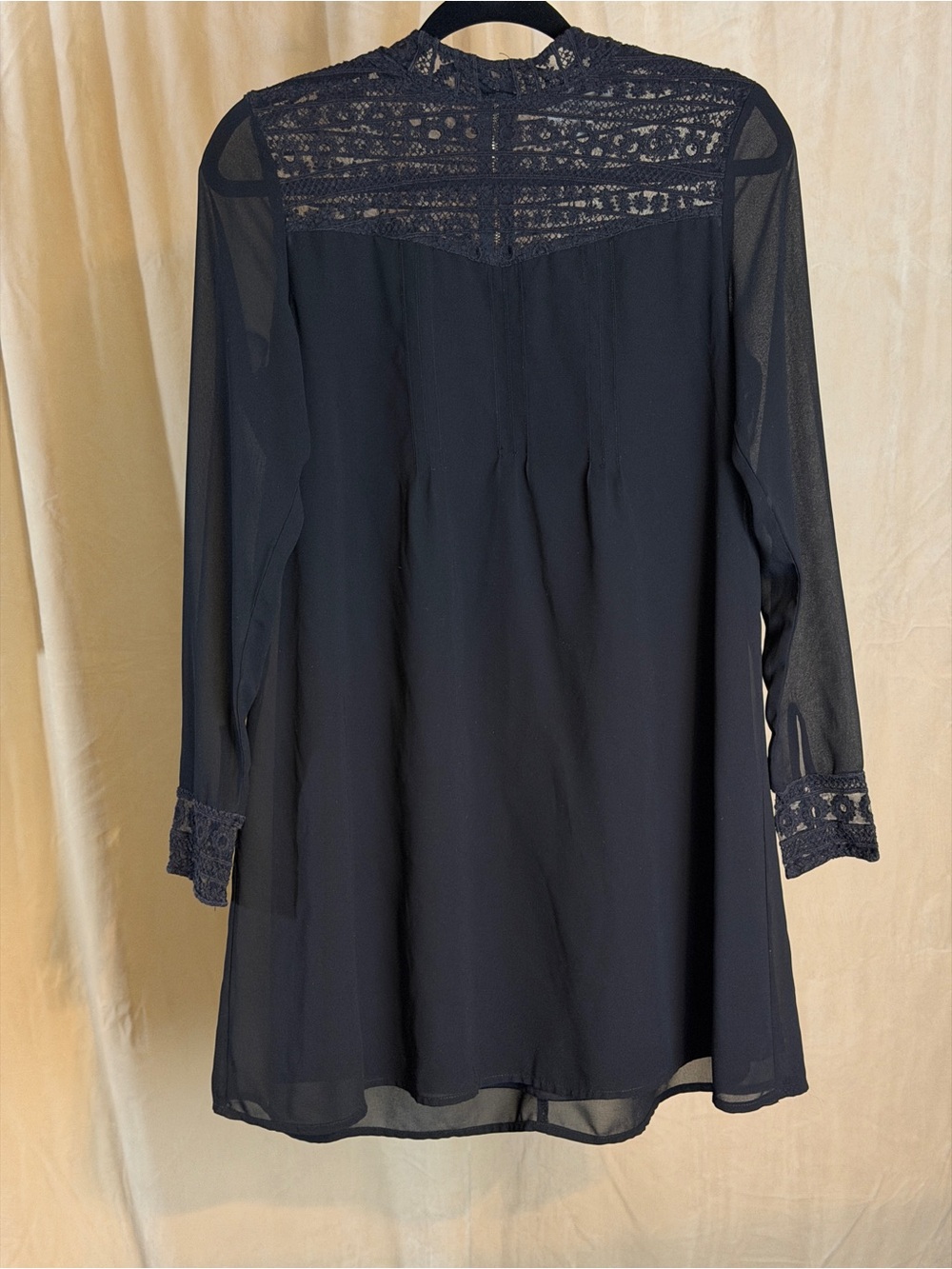 Ya Los Angeles Black Lace Yoke Long-Sleeve Tunic